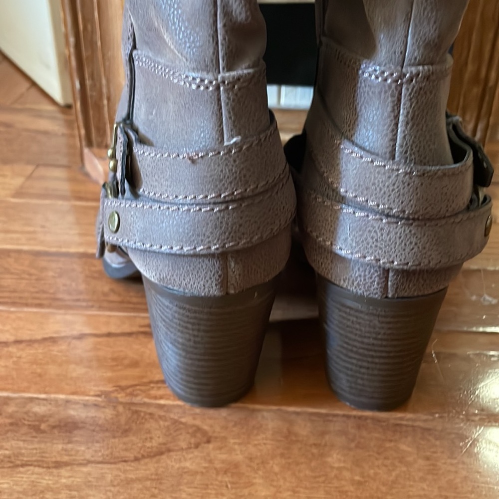 Knee high boots - Picture 3 of 4